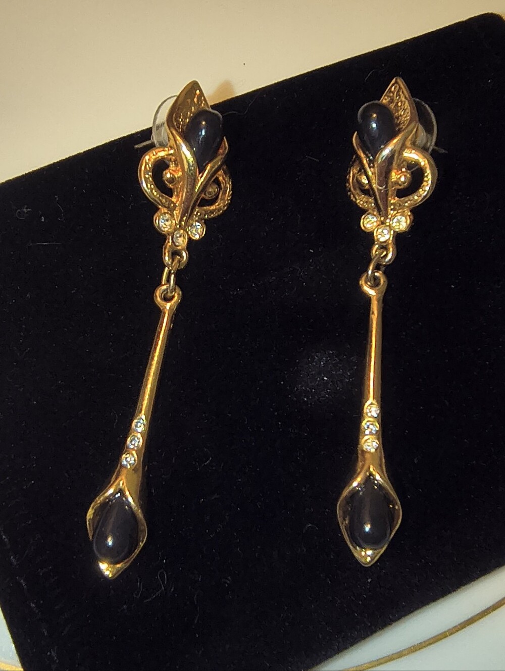 Vtg 80s 90s Art Nouveau Revival Bold Gold Plated Jet Black Dangle Earrings - Picture 2 of 6